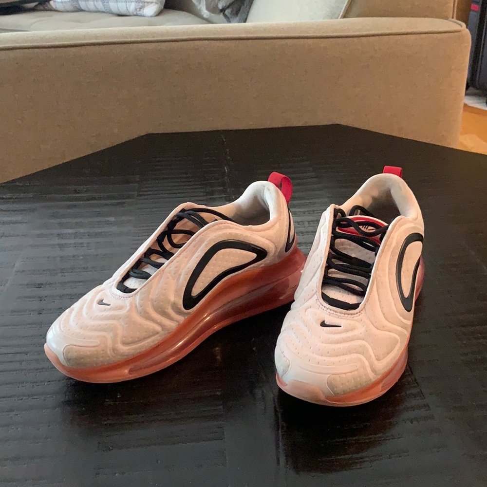 NIKE Air Max 720 W 6.5…worn a few times. 💫
